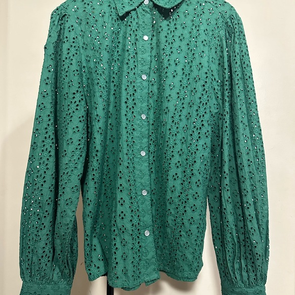 Icone puff-sleeve anglaise shirt. Green. Snap buttons. From Simon’s. - Picture 4 of 5